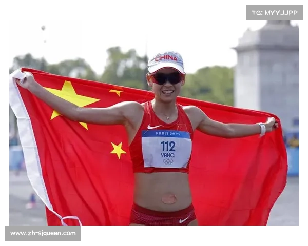 杨家玉竞走三连冠后与丈夫互动，赛场温情瞬间刷屏